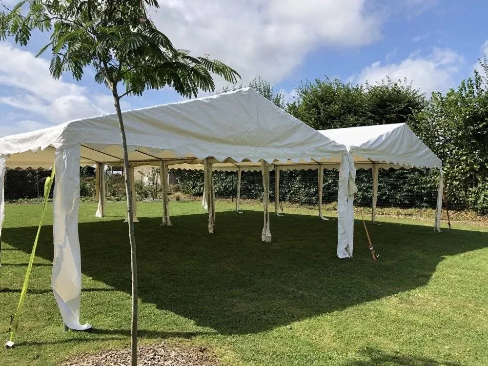 Installation de tentes de réception